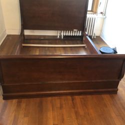  Sleigh Bed - Queen Size