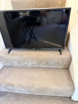 LG smart tv 32”