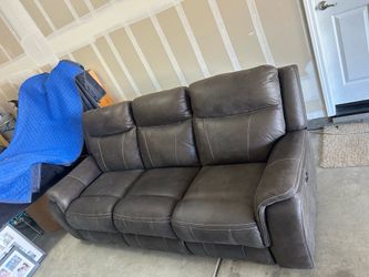 Dual power sofa