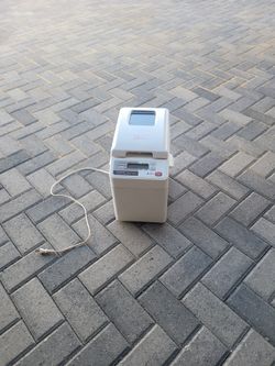 The item is a Hitachi automatic home bakery bread maker machine.