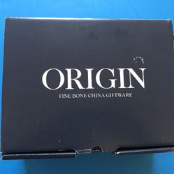 NIB Fine Bone China 4 Christmas Mugs/pk by  Origin Studios - Made in England.