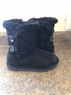 Black boots size 11 for toddler girl