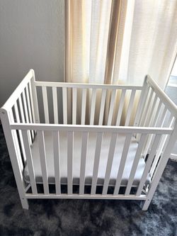 Mini crib