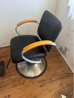 Dermatek Salon Styling Chair