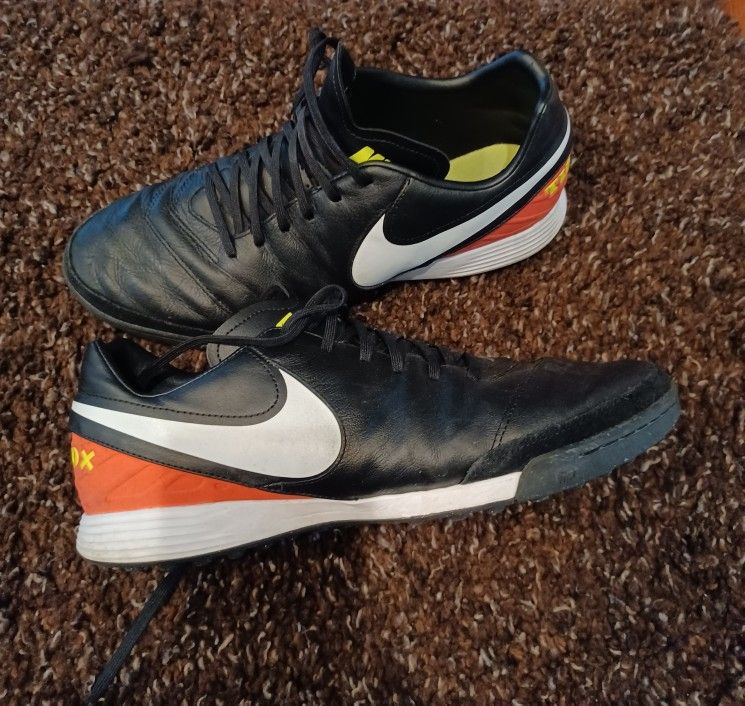 Nike TiempoX Men's Size US 10 Eu 44 Indoor Soccer Shoes