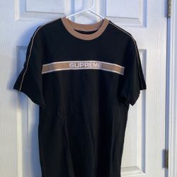 supreme shirt men’s medium, brand new never worn 