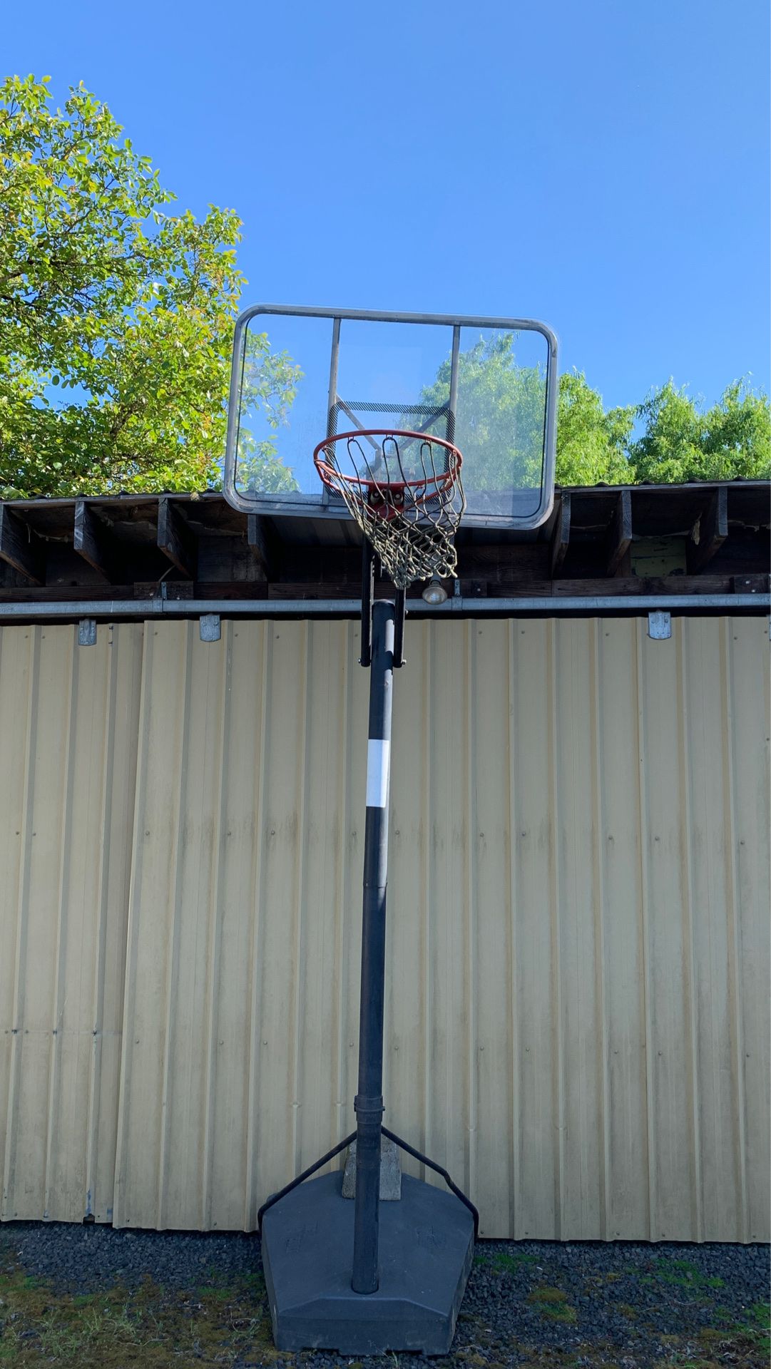Quick court basketball hoop