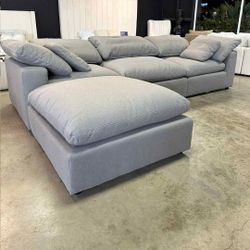 SOFA SECTIONAL MINIMALISTA. PREGUNTA POR EL PRECIO