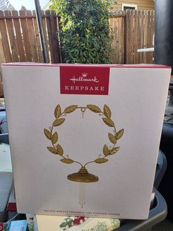 New Golden Wrath Ornament And Stocking Hanger 