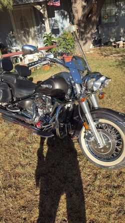 Yamaha Motor 1300 all chrome out Mustang seats cobra heads road star 1300 great condition