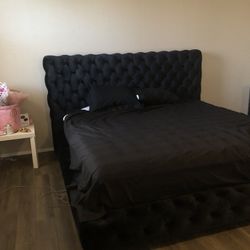 King Size Fram With Mattress Like New Only Had 3 Months 