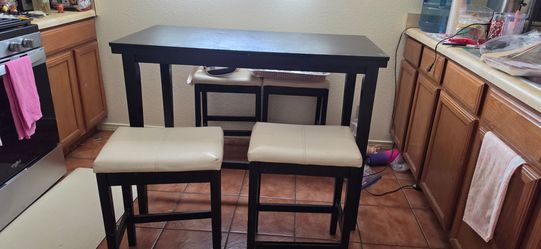Black table with 4 stools