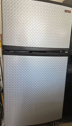 Free whirlpool Gladiator Garage Refrigerator