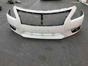 2013-2015 Nissan Altima front bumper with fog lights with accessories.