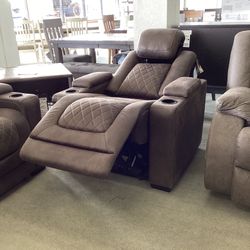HyllMont PWR Recliner/ADJ Headrest