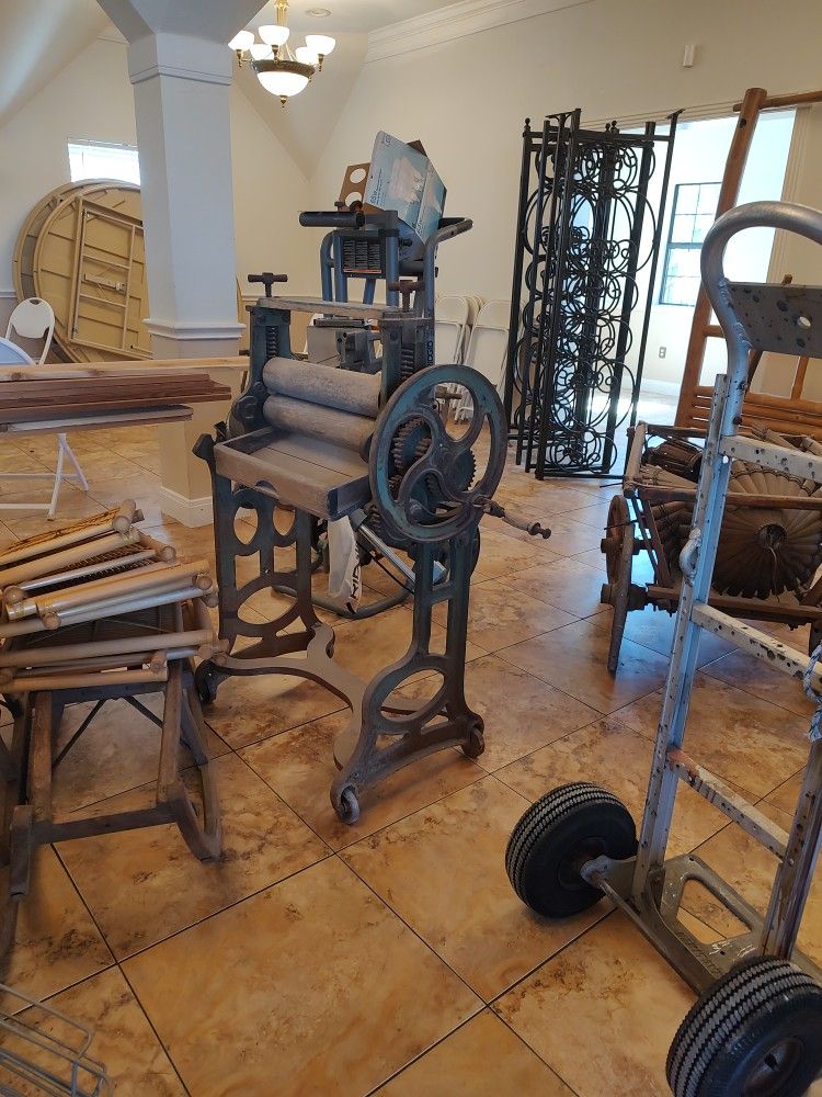 Vintage Antique Clothes Wringer 
