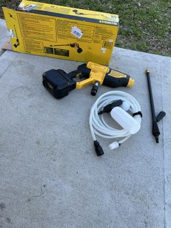 DEWALT 20V MAX 550 PSI 1.0 GPM Cold Water Cordless Electric Power Cleaner with 4 Nozzles (Tool Only) New Nuevo