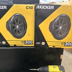 Vocinas kicker 10 pulgadas nuevas