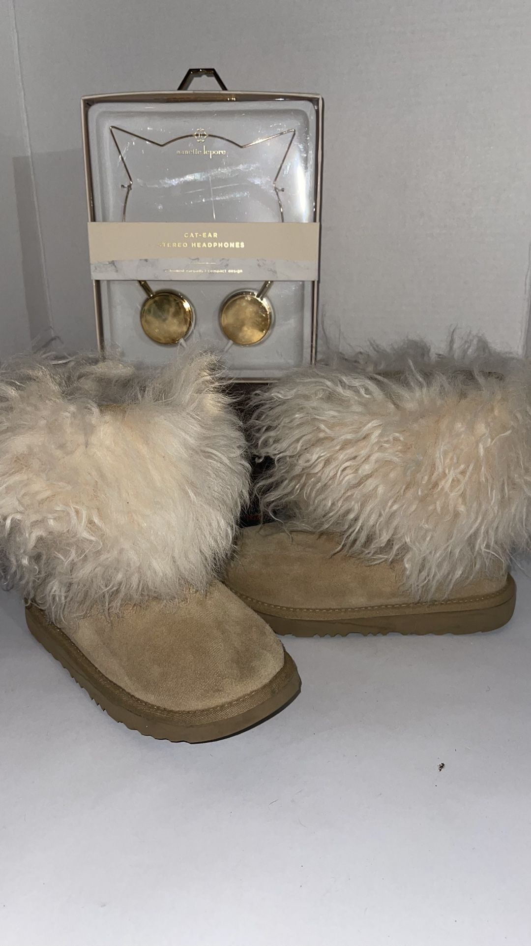 Kids Ugh Size 2 Very Nice 