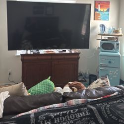 Amazing ! 85" Crystal UHD TV Still Under Warranty. 