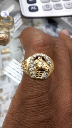 14k gold horse shoe diamond 7.7 grams