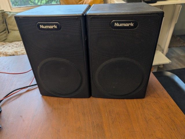 Numark NPM5 Powered Monitor Speakers