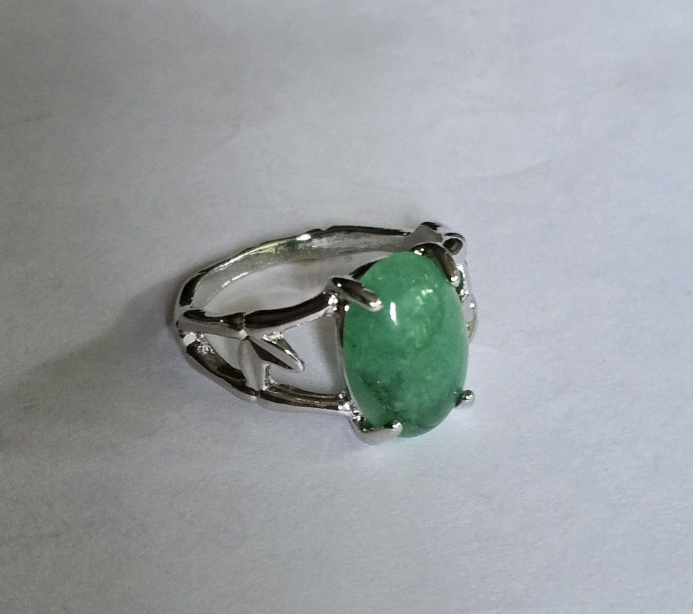 JADE GREEN POLISHED CABECHON NEW SIZE 9 RING 