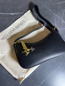 Authentic Louis Vuitton Pochette LV Bloom Black Leather – Excellent Condition 9/10