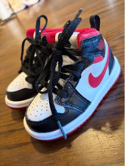 Toddler's Jordan 1 Mid "Very Berry" Black/Very Berry-White C6