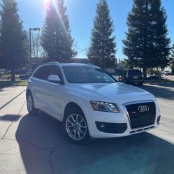 2010 Audi Q5 Premium Quattro Premium