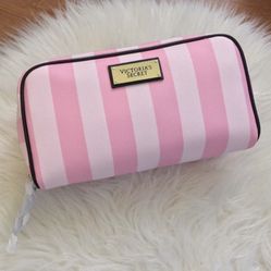 VS Victoria’s Secret Pencil Makeup Pouch 