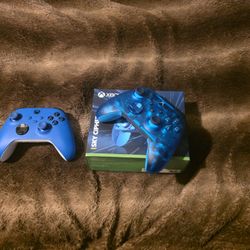 2 Xobox Wireless Controllers