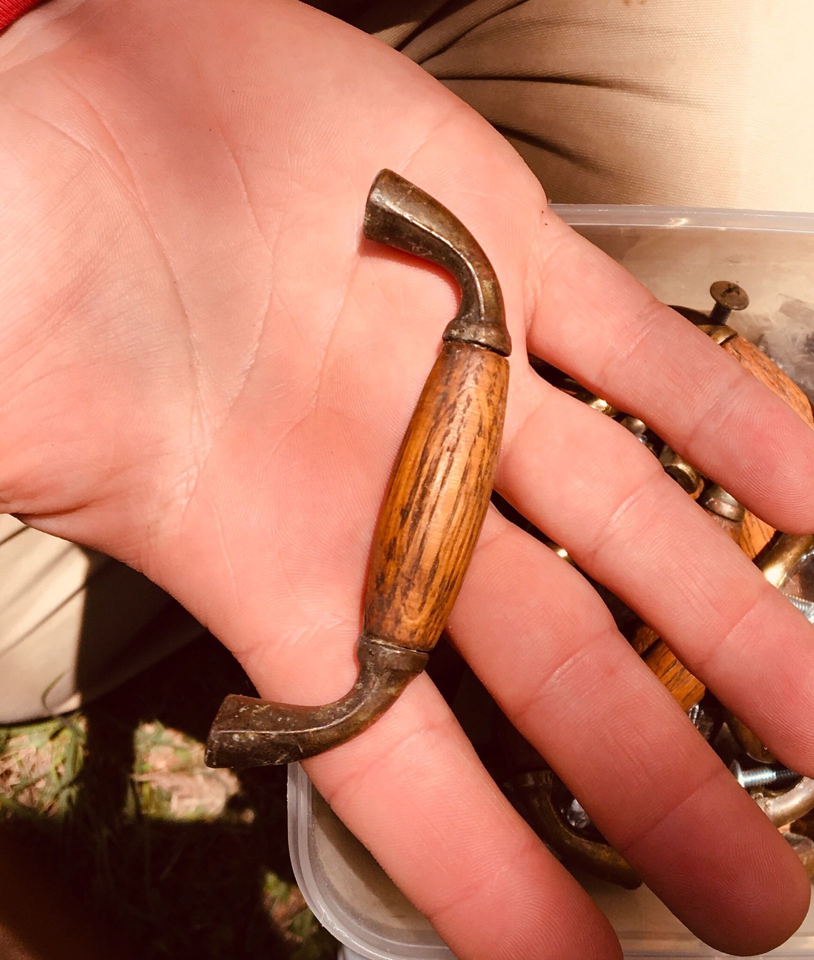 Metal and wood CABINET HARDWARE(29)