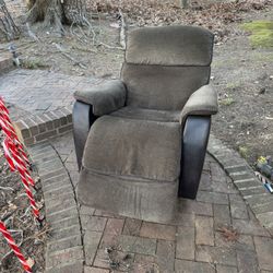 needs Repair - Nice Sofa Chair Recliner
