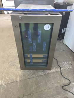 Brand New U-Line. Wine cooler missing key handle broke