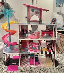 LOL Dollhouse