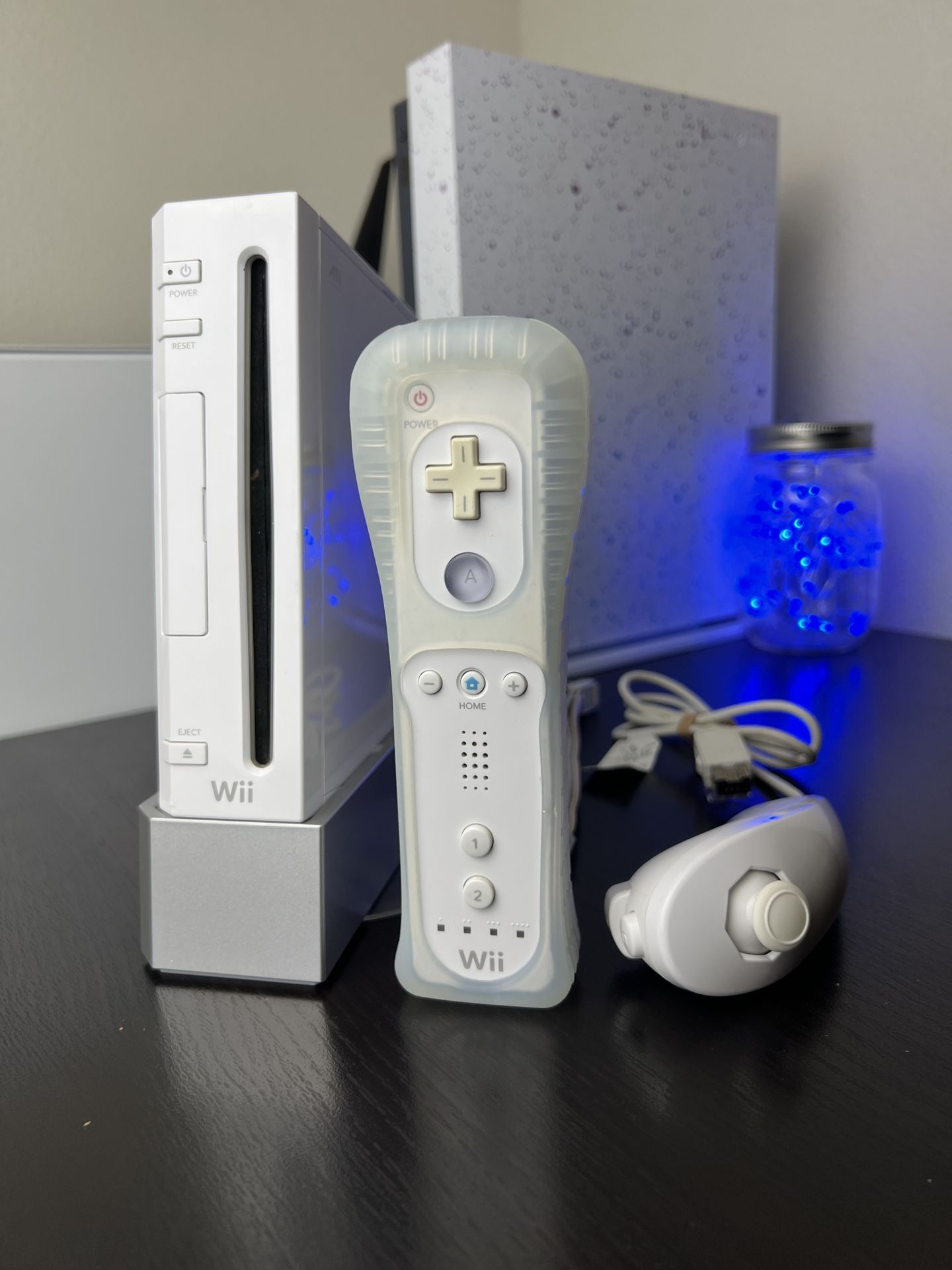 White Nintendo Wii Console Bundle