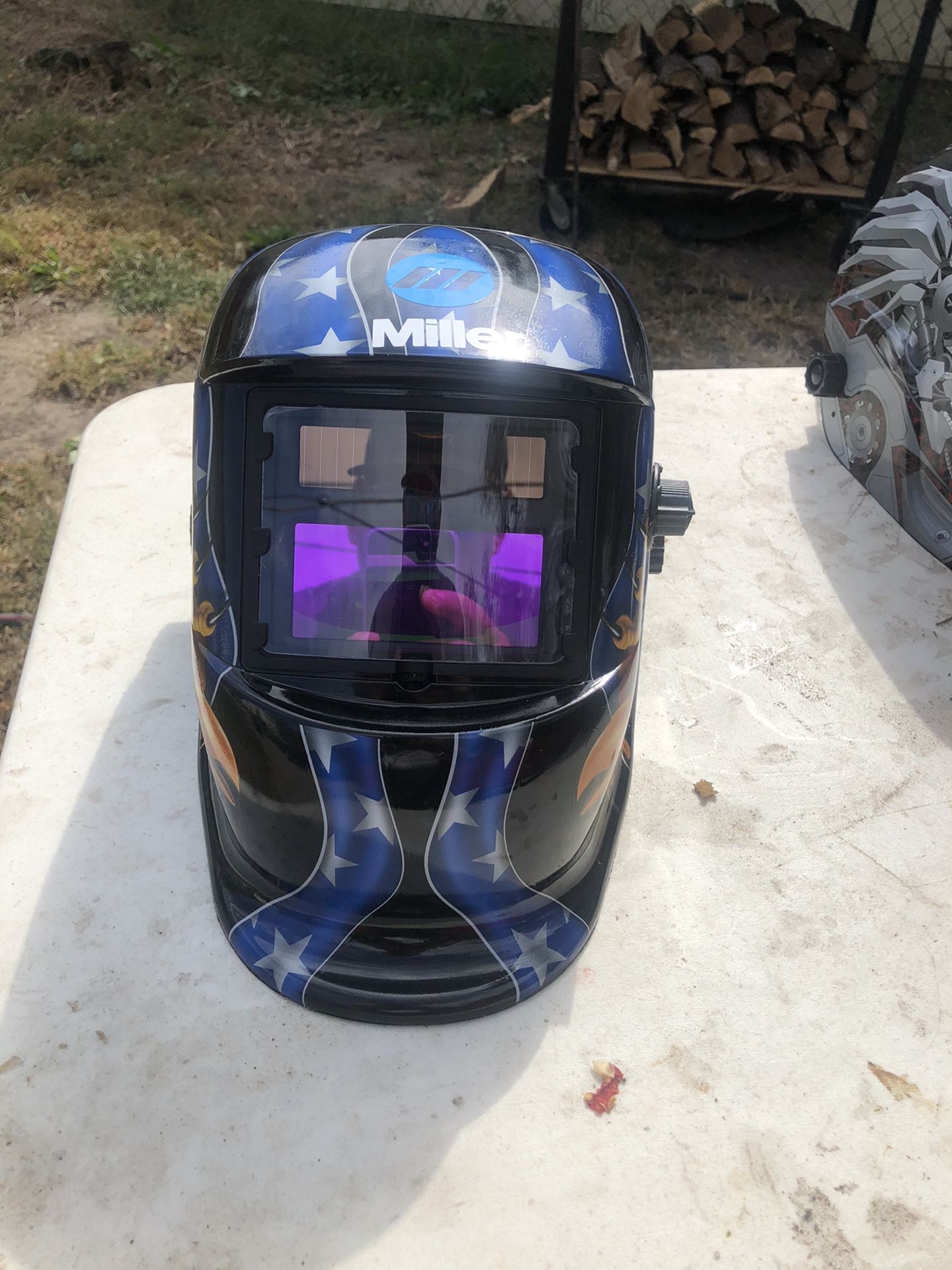 Welding helmet