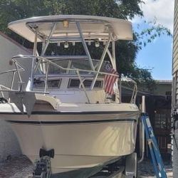 1992 Grady white Explorer closed transom.