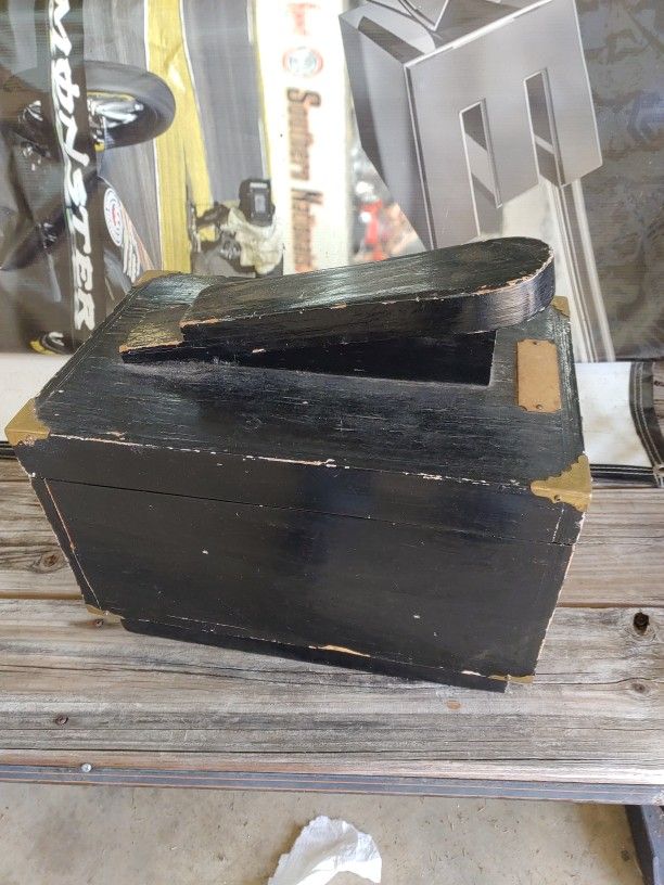 Old Shoe Shine Kit With Accessories