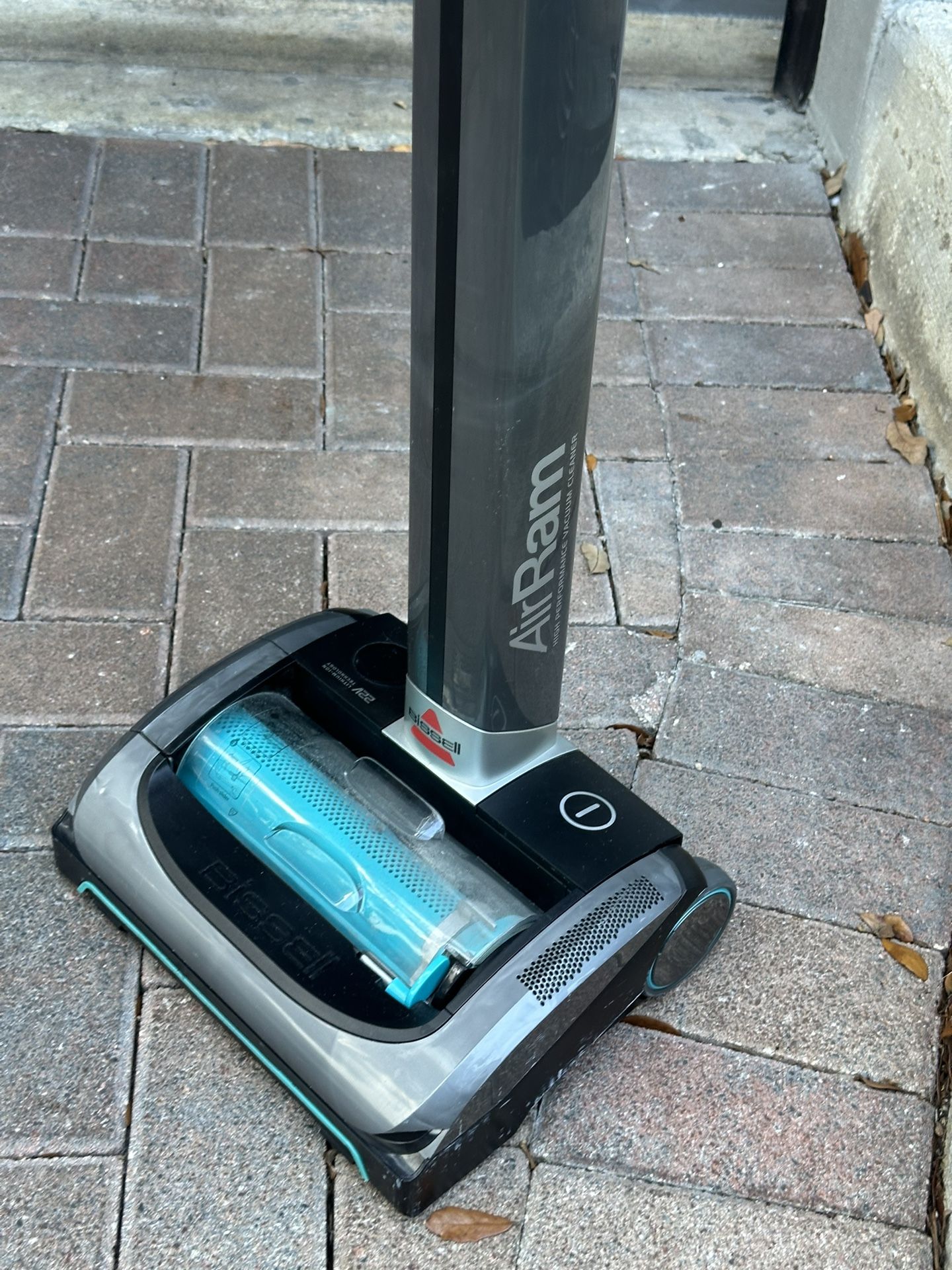 Bissell AirRam Cordless Vacuum Cleaner With Charger