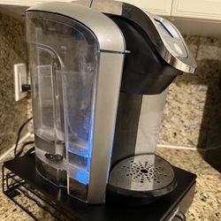 Coffee maker and coffee capsule holder