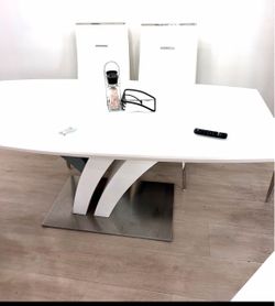 Dinning table with chairs