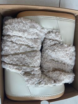 Winter/fall moon boots 7.5￼