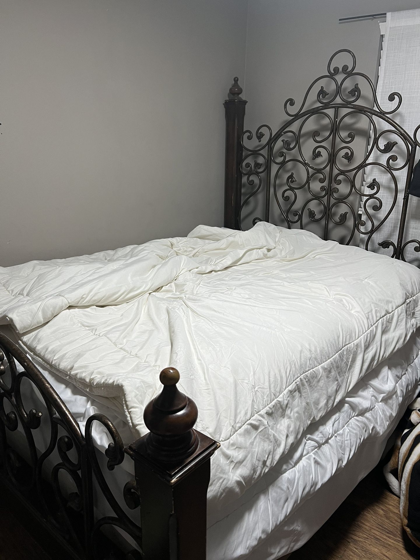 Queen Bed With Mattress
