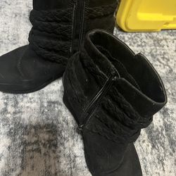 6.5 Womens Black Boots/booties