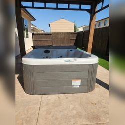 San Miguel Hot Tub - Like New - Manteca, CA