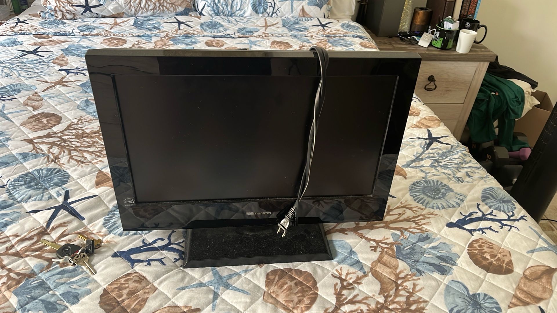 19 Emerson LCD Tv