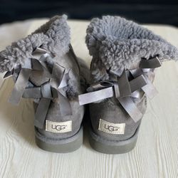 UGG Size 4 Gray Suede Boot Fit Like Size 6 Or 6.5 Bow Coquette