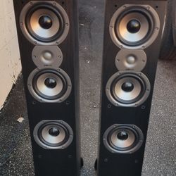 pair  of polkaudio speakers 